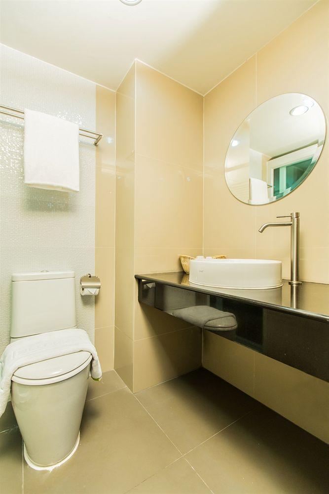 Le Touche Hotel Bangkok Kültér fotó