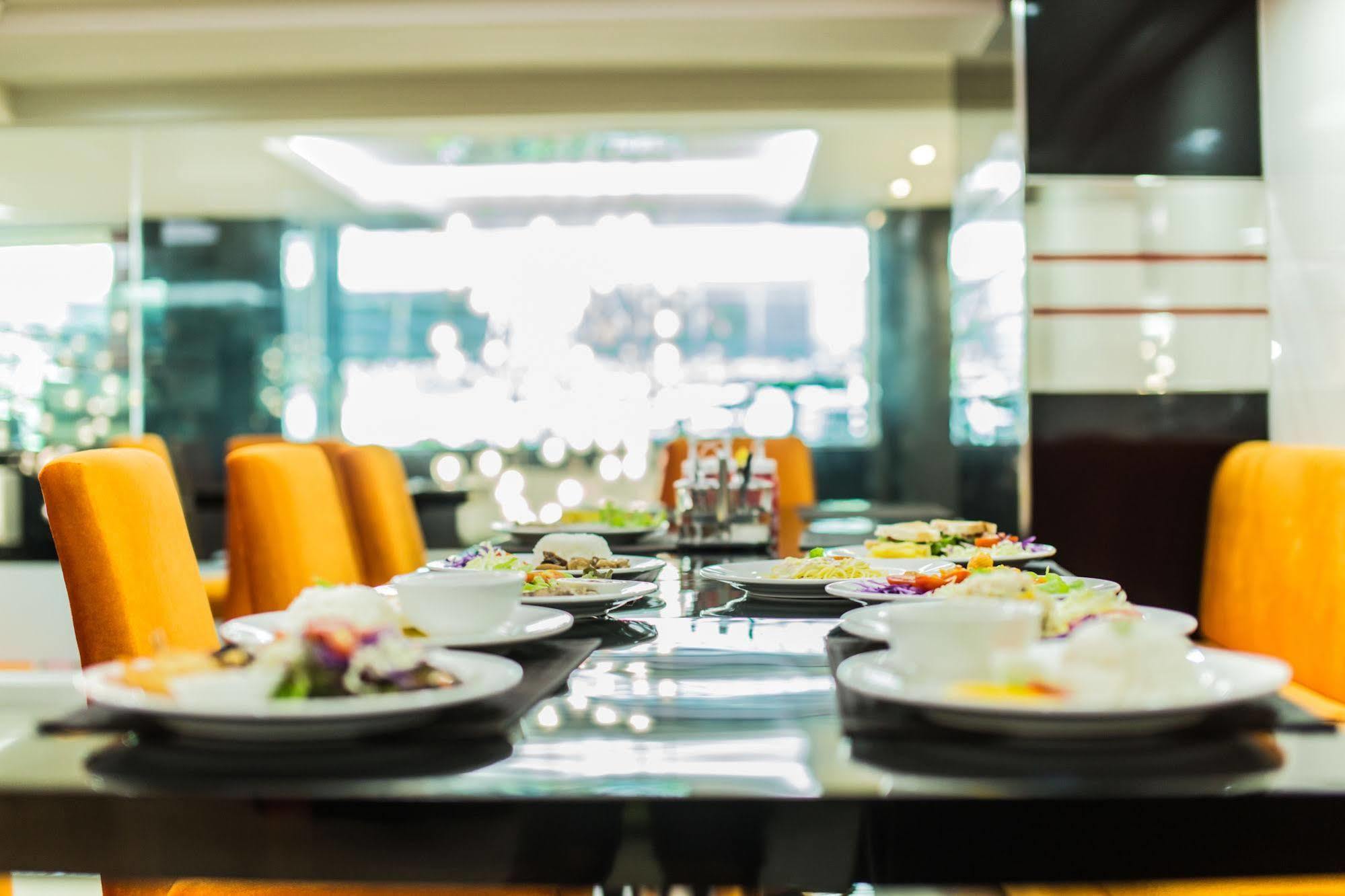 Le Touche Hotel Bangkok Kültér fotó